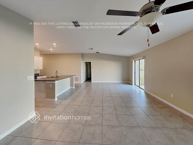 1589 Blue Rose Dr in Ruskin, FL - Building Photo - Building Photo