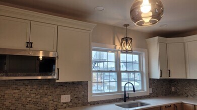 27 Amaranth Ave in Medford, MA - Foto de edificio - Building Photo