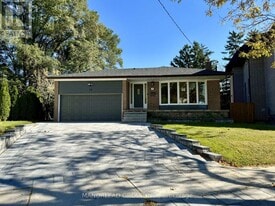 19 Waring Ct in Toronto, ON - Building Photo