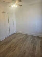 331 W 49th St, Unit 3311/2 in Los Angeles, CA - Foto de edificio - Building Photo