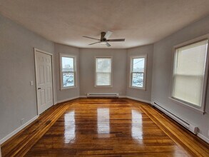 77 Dunham St, Unit 2 in Attleboro, MA - Building Photo - Building Photo