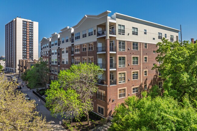 301 Oak Grove St in Minneapolis, MN - Foto de edificio - Primary Photo