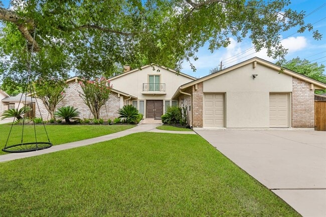 8911 Birdwood Ct