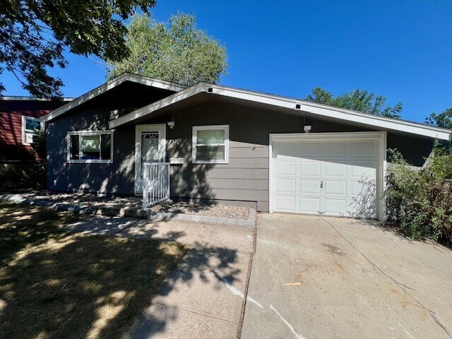 614 E Ohio St in Rapid City, SD - Building Photo