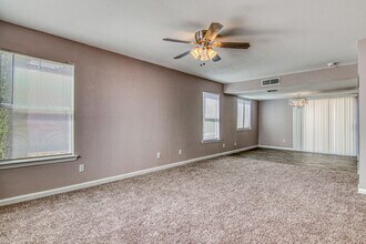 2405 Tierra Humeda Dr in El Paso, TX - Foto de edificio - Building Photo