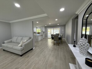 3356 Travis Ave in Simi Valley, CA - Building Photo - Building Photo