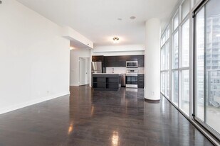 21 Nelson St in Toronto, ON - Building Photo