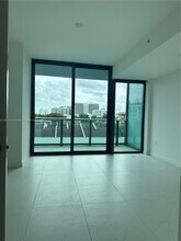 9901 E Bay Harbor Dr in Bay Harbor Islands, FL - Building Photo - Building Photo