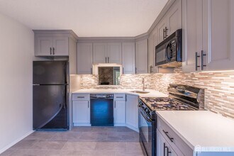 1101 Doolittle Dr in Bridgewater, NJ - Building Photo - Building Photo