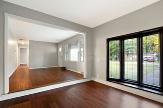 8001 Bluebonnet Rd in Louisville, KY - Building Photo - Building Photo
