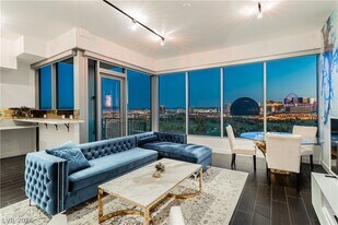 360 E Desert Inn Rd in Las Vegas, NV - Building Photo