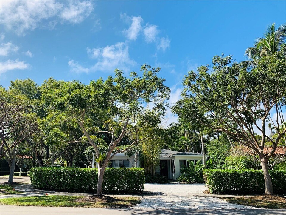 4218 Braganza Ave in Miami, FL - Building Photo