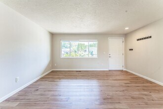 1331 SE Duke Dr in Hillsboro, OR - Building Photo - Building Photo