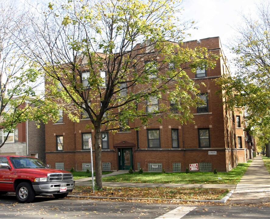 6301 N Richmond St in Chicago, IL - Building Photo