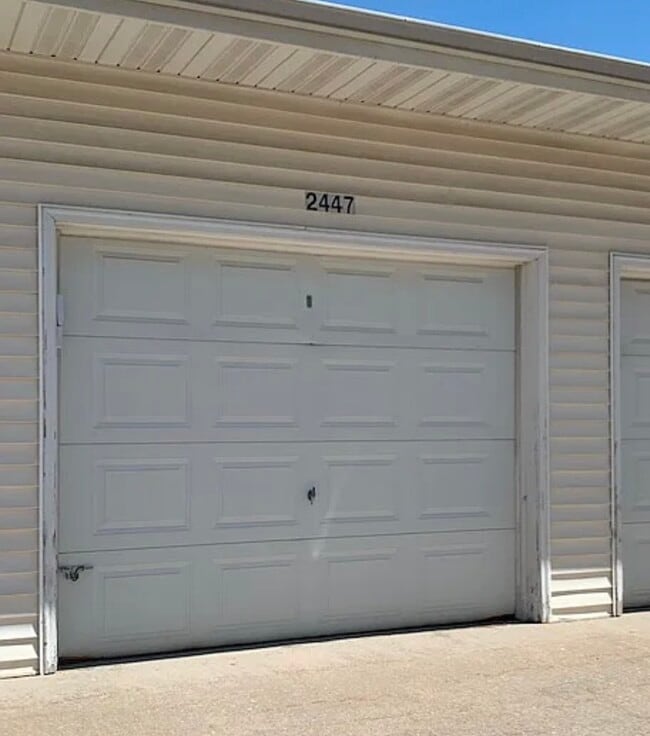 2447 Patricia Dr in Urbandale, IA - Building Photo - Building Photo