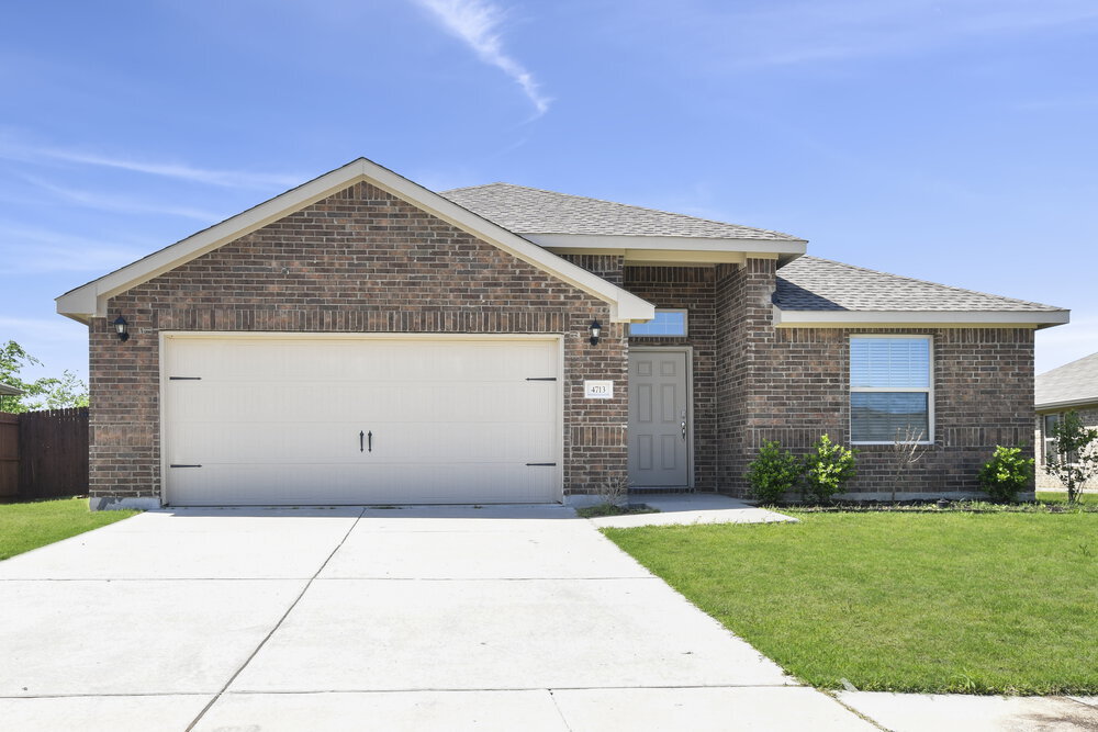 4713 Joshua Dr in Sanger, TX - Foto de edificio