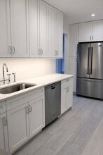 202 E 35th St, Unit 4F in New York, NY - Building Photo - Building Photo