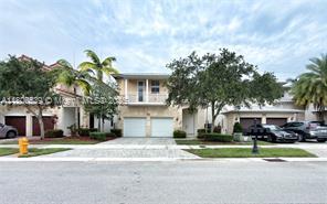 10423 NW 70th Ln in Doral, FL - Building Photo