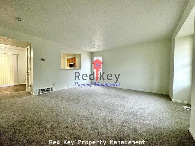 697 N 410 W in Tooele, UT - Foto de edificio - Building Photo
