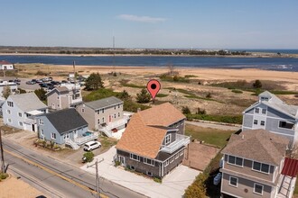250 Northern Blvd, Unit Lower in Newburyport, MA - Foto de edificio - Building Photo