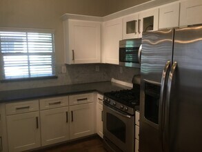7660 W Eldorado Ln in Las Vegas, NV - Building Photo - Building Photo