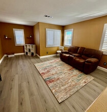 10170 Susan Ave in Hesperia, CA - Foto de edificio - Building Photo