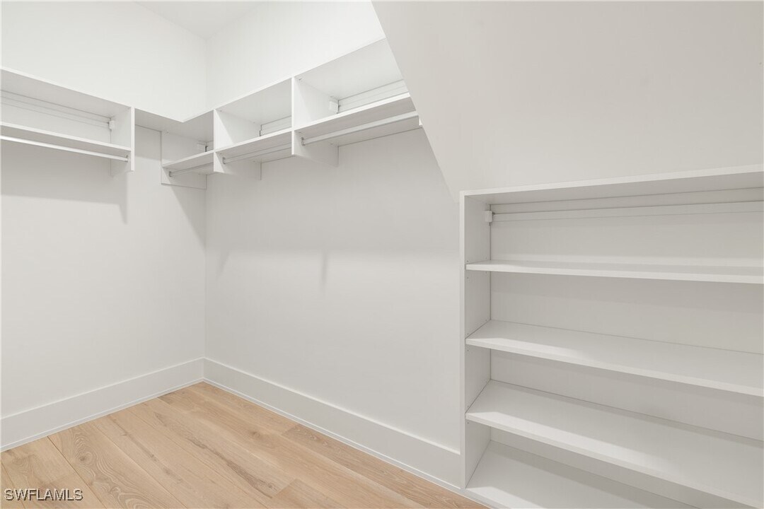 82 9th St S in Naples, FL - Building Photo