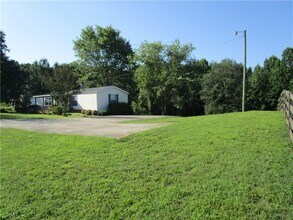 6698 Clermont Hwy in Clermont, GA - Building Photo - Building Photo