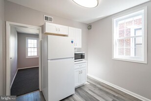 1943 S 17th St in Philadelphia, PA - Building Photo