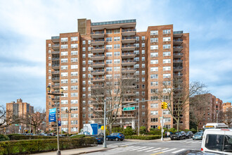 The Continental in Forest Hills, NY - Building Photo - Building Photo