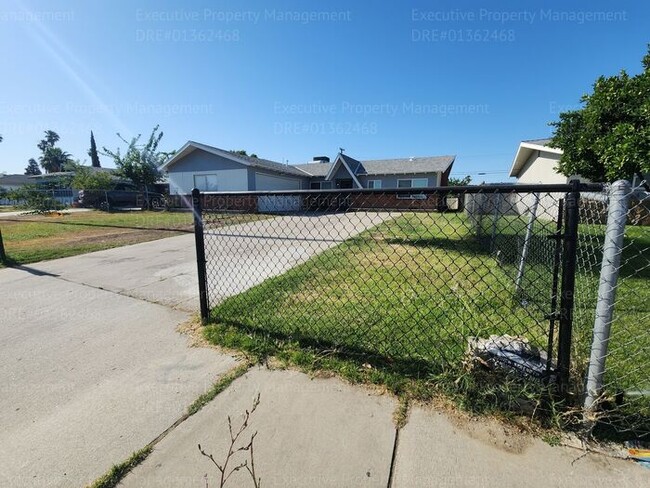 4001 Wilson Rd in Bakersfield, CA - Building Photo - Building Photo