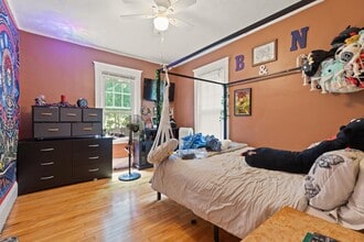 212 Maplewood St, Unit 212 in Watertown, MA - Building Photo - Building Photo