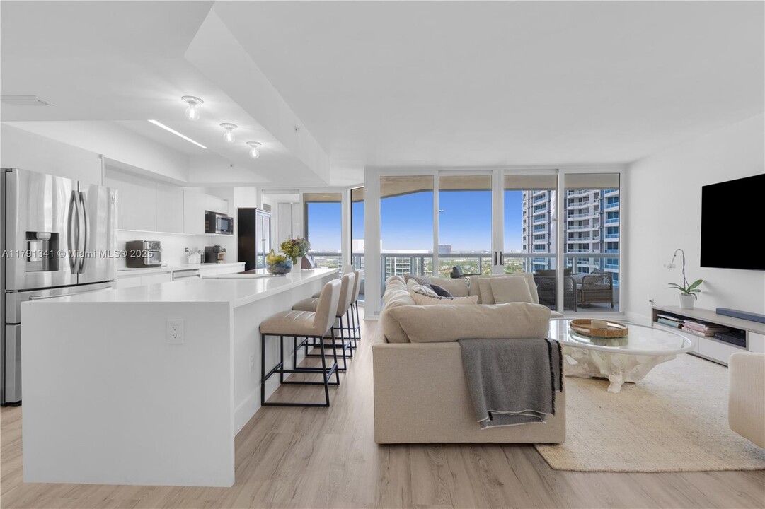 21055 Yacht Club Dr, Unit 2203 in Aventura, FL - Building Photo