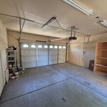 923 Keely Dr in Roseville, CA - Foto de edificio - Building Photo