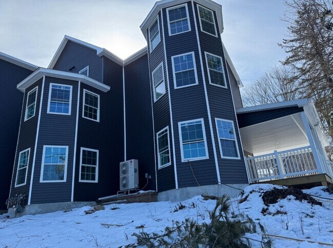 property at 27 Quinnipiac Ave