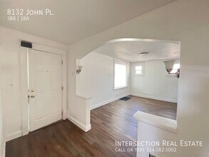 8132 John Pl in St. Louis, MO - Building Photo - Building Photo