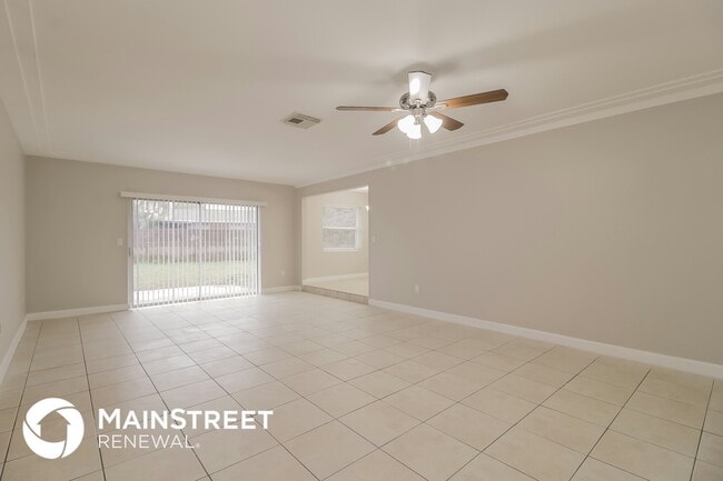 property at 935 S Courtenay Pkwy