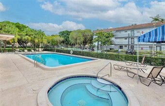 8330 Sands Point Blvd, Unit 308 in Tamarac, FL - Building Photo - Building Photo