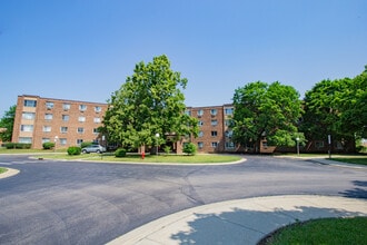 1880 Bonnie Ln in Hoffman Estates, IL - Building Photo - Building Photo