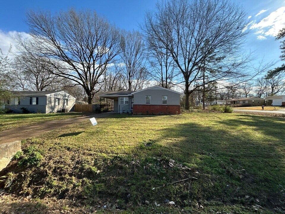 1611 Buxton Rd in Memphis, TN - Building Photo