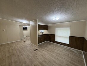 405 Hilltop Meadows Ct in Springtown, TX - Building Photo - Building Photo