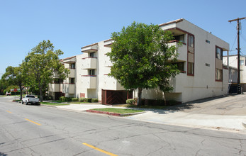 602 N 6th St in Burbank, CA - Building Photo - Building Photo