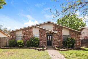 9214 Willowbrook Dr in Rowlett, TX - Building Photo