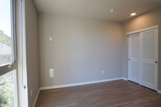 1313 SE Lambert St in Portland, OR - Building Photo - Building Photo