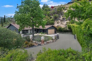 1741 Golf Club Dr in Glendale, CA - Building Photo