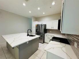 414 Tamarind Parke Ln, Unit 3003-404 in Kissimmee, FL - Building Photo - Building Photo