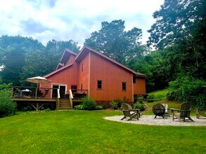 67 Moodus Leesville Rd in East Haddam, CT - Building Photo - Building Photo