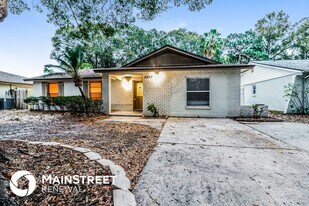 2053 Whitney Dr in Clearwater, FL - Building Photo