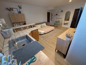 301 Windward Ave, Unit B in Los Angeles, CA - Building Photo - Building Photo