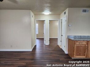 120 Delmar St in San Antonio, TX - Foto de edificio - Building Photo